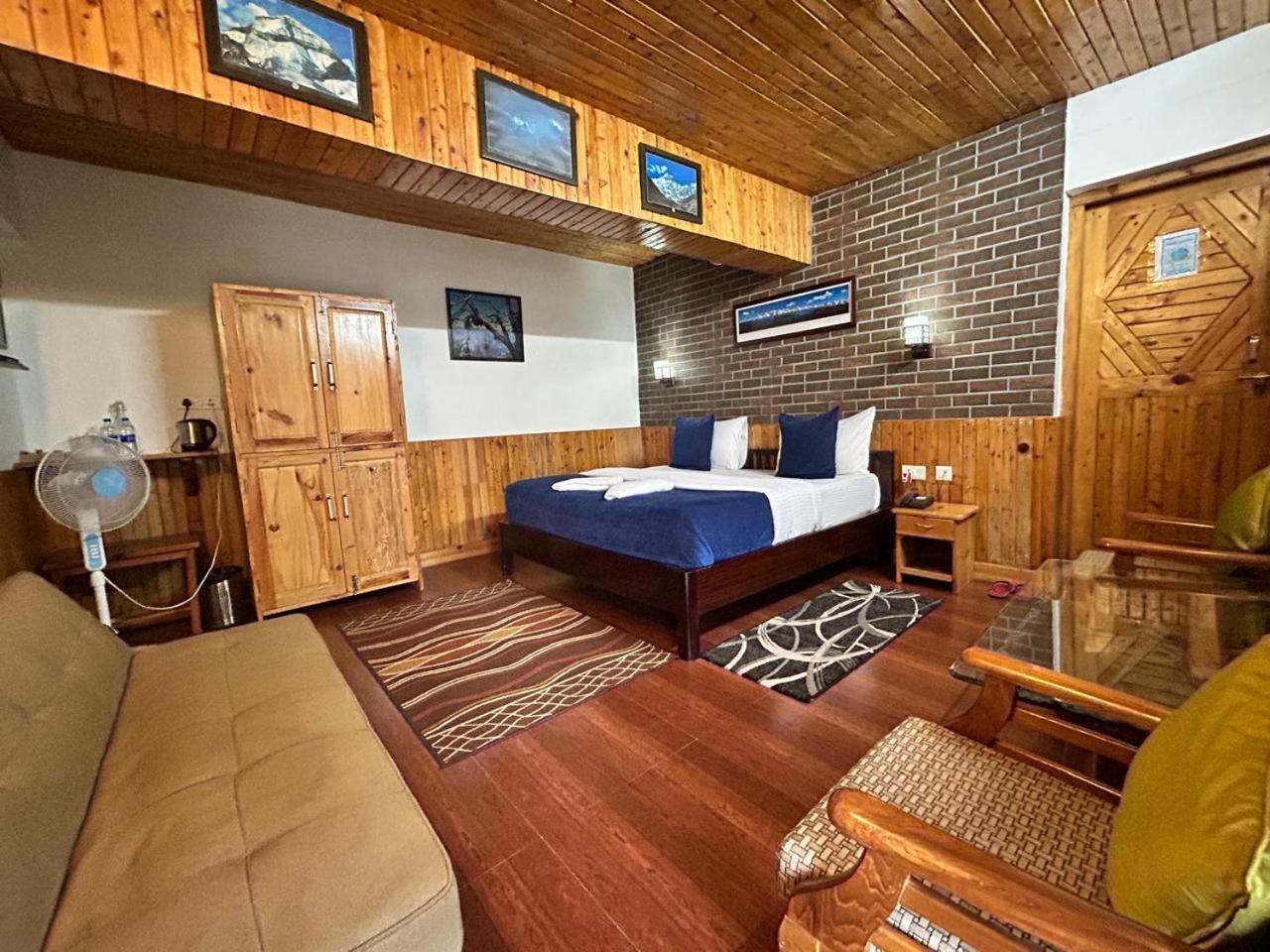 Kasar Himalaya Holiday Resort, Binsar Rd Almora Exterior foto