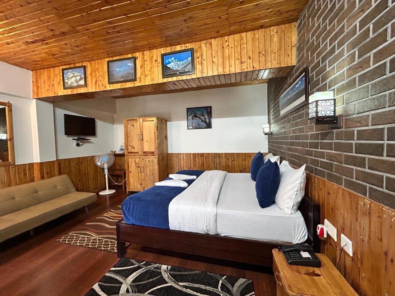 Kasar Himalaya Holiday Resort, Binsar Rd Almora Exterior foto