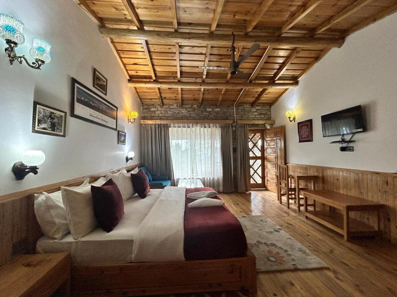 Kasar Himalaya Holiday Resort, Binsar Rd Almora Exterior foto