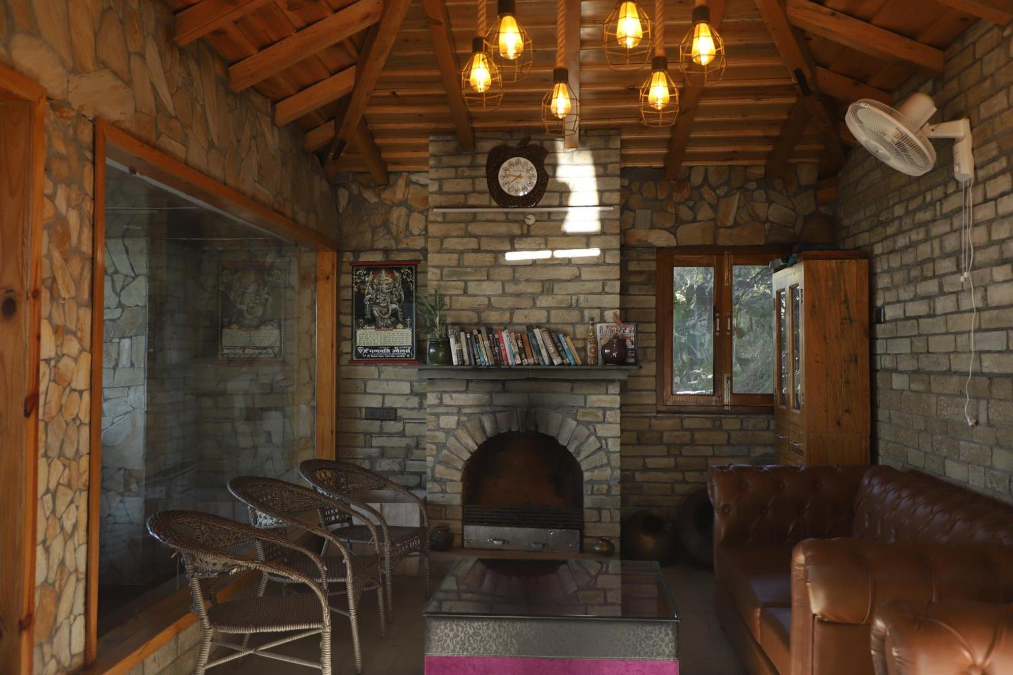 Kasar Himalaya Holiday Resort, Binsar Rd Almora Exterior foto