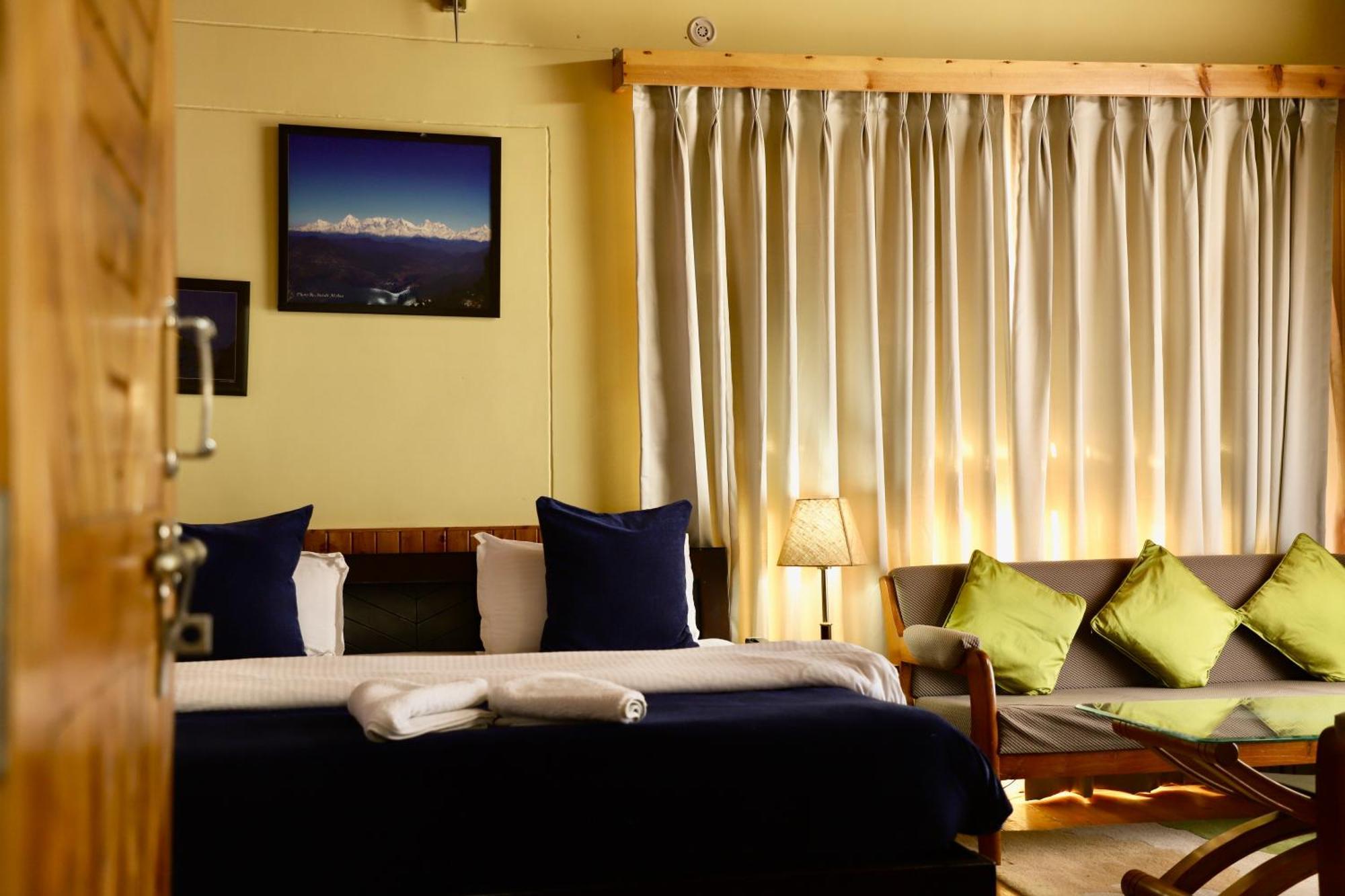 Kasar Himalaya Holiday Resort, Binsar Rd Almora Exterior foto